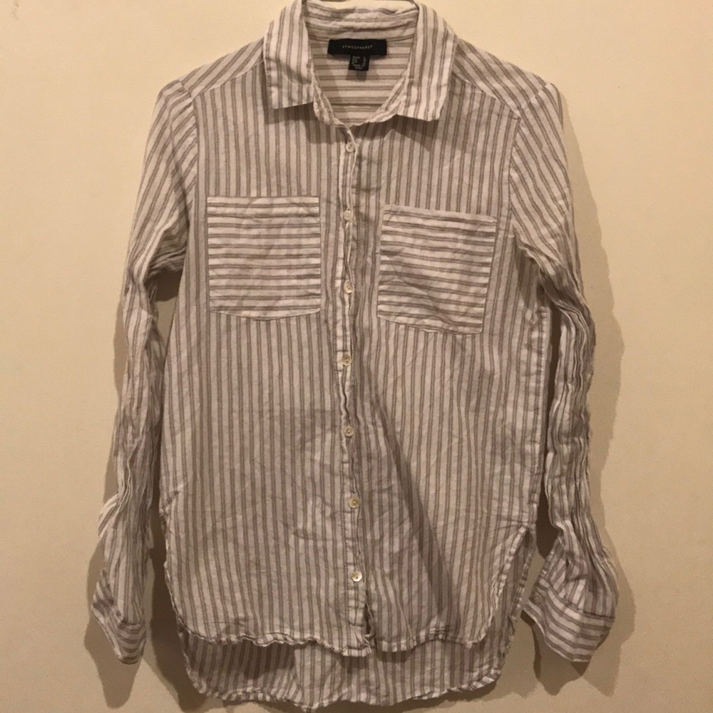✨Atmosphere White Button Up Collared Shirt!✨